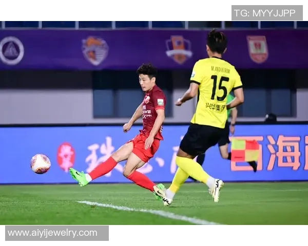 足球头球技艺：球星们如何运用头球突破防线与改变比赛走势